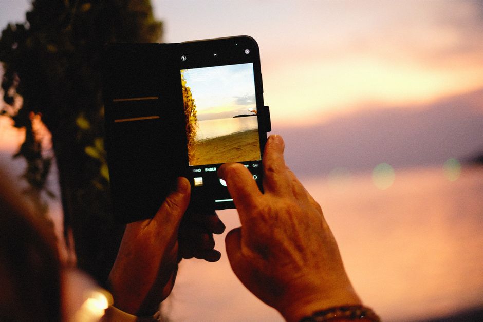 Glocalme Vs Skyroam Portable Wi-Fi Hotspots: GlocalMe vs. Skyroam: Which Portable Wi-Fi Hotspot Saves You More Abroad?
